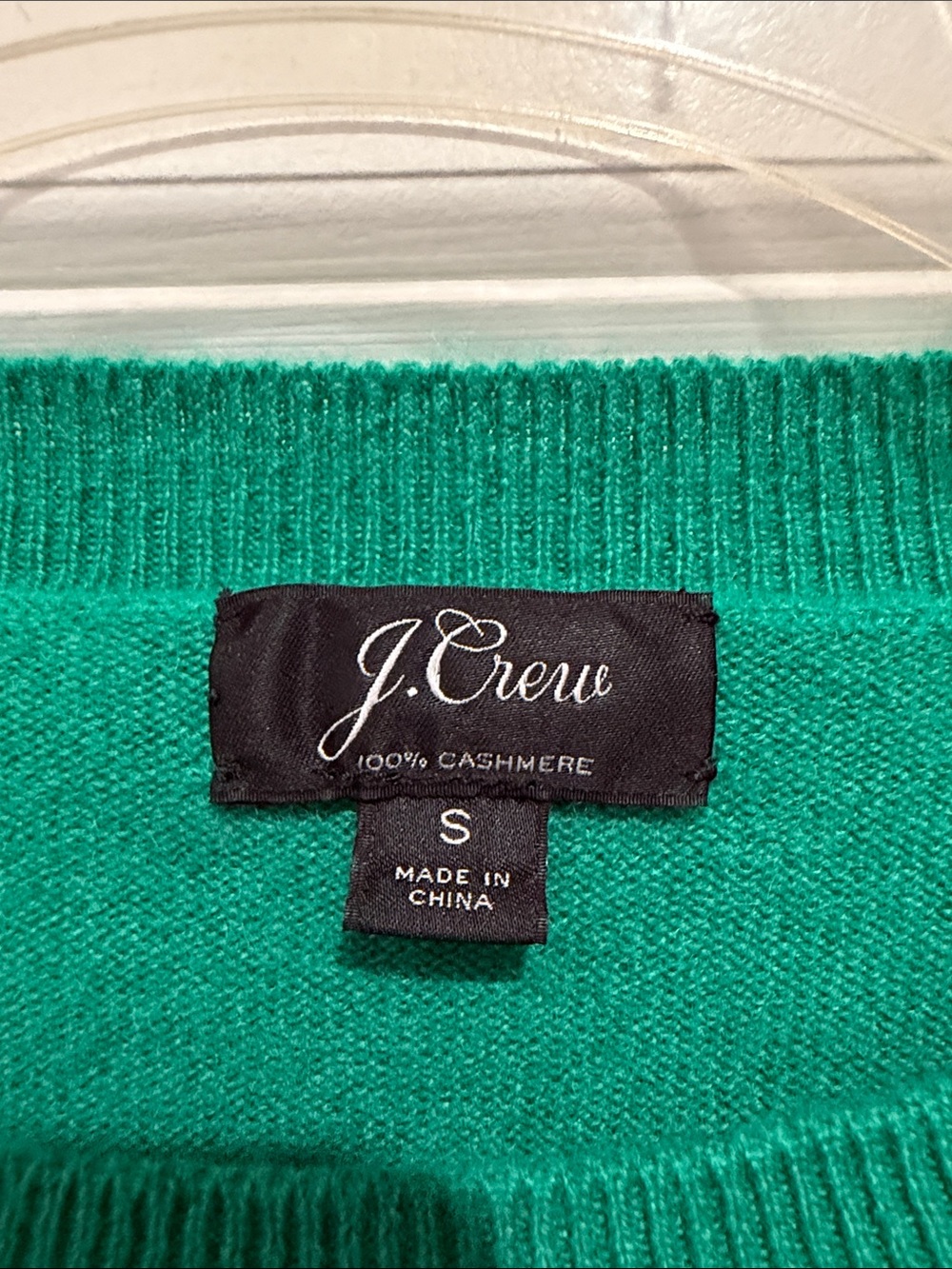 J. Crew Women's Scoopneck Cashmere Classic Sweater in Emerald Green, small - Picture 2 of 5